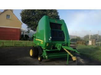 Presse à balles rondes John Deere 864 - 1