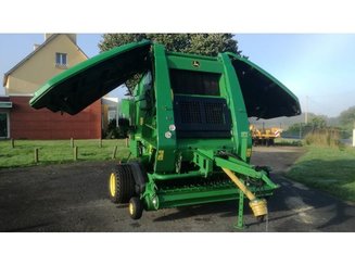 Presse à balles rondes John Deere 864 - 4