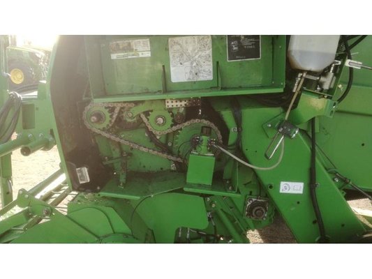 Presse à balles rondes John Deere 864