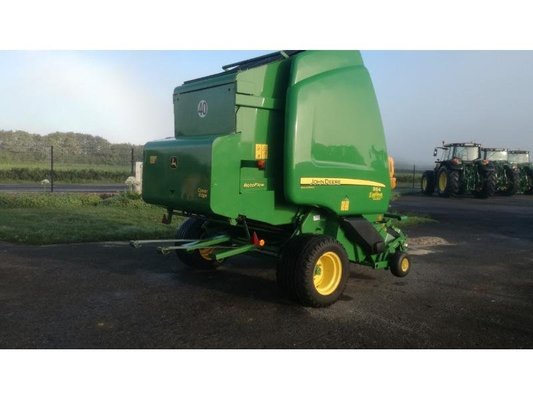 Presse à balles rondes John Deere 864