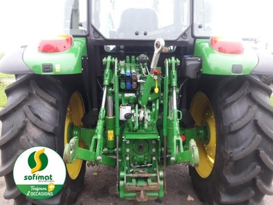 Tracteur agricole John Deere 5100M