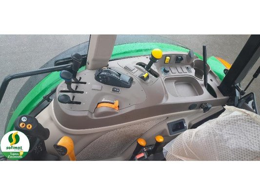 Tracteur agricole John Deere 5100M