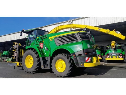 Ensileuse automotrice John Deere 9700