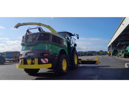 Ensileuse automotrice John Deere 9700