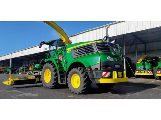 Ensileuse automotrice John Deere 9700