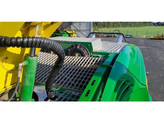Ensileuse automotrice John Deere 9700