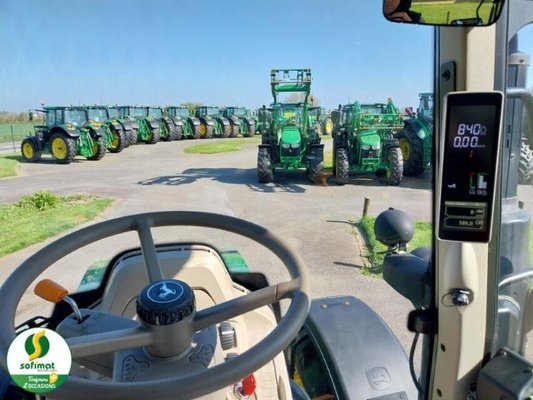 Tracteur agricole John Deere 6110M
