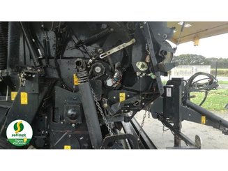 Presse à balles rondes New Holland ROLLBELT180 - 4
