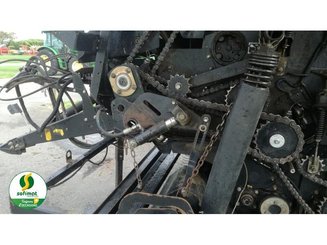 Presse à balles rondes New Holland ROLLBELT180 - 5