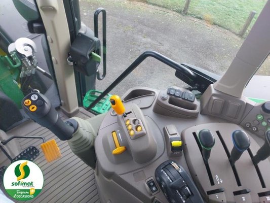 Tracteur agricole John Deere 6155M