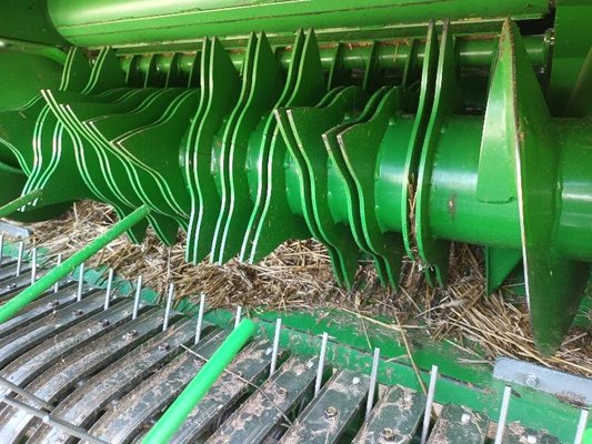 Presse à balles rondes John Deere V461M