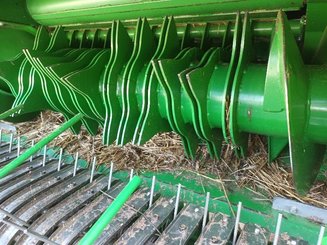 Presse à balles rondes John Deere V461M - 3