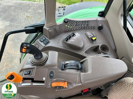 Tracteur agricole John Deere 6120M
