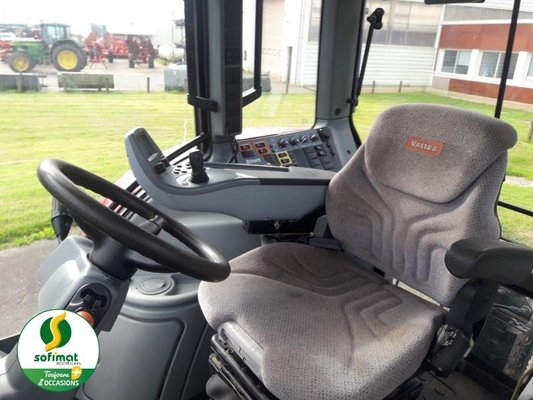 Tracteur agricole Valtra T183