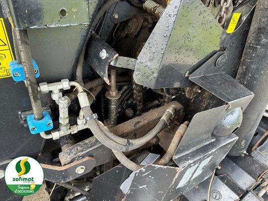 Presse à balles rondes New Holland ROLLBELT180