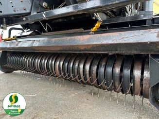 Presse à balles rondes New Holland ROLLBELT180 - 4