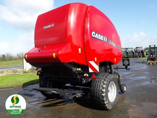 Presse à balles rondes Case IH RB465