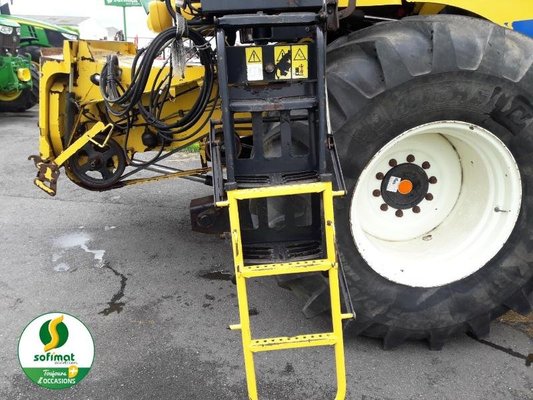 Moissonneuse batteuse New Holland CSX7080