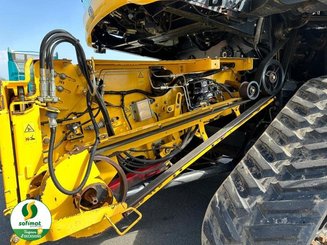 Moissonneuse batteuse New Holland CR9070 - 12