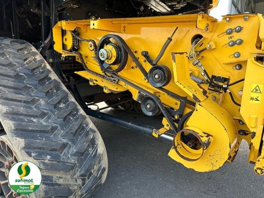 Moissonneuse batteuse New Holland CR9070