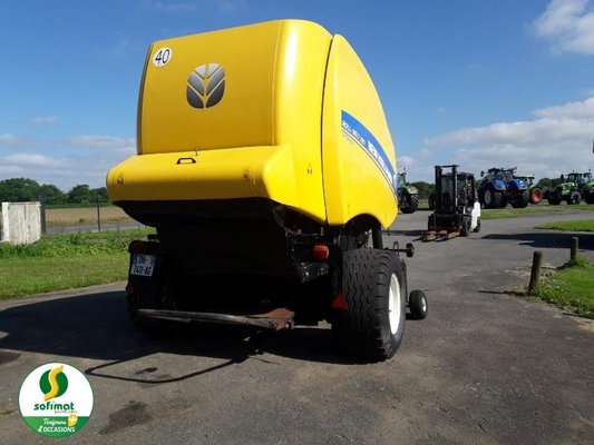 Presse à balles rondes New Holland ROLLBELT180