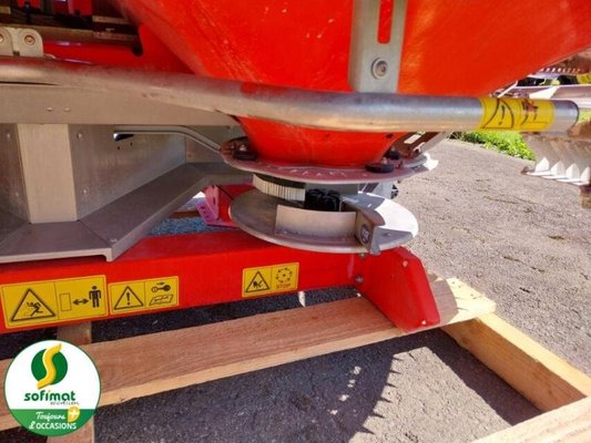 Distributeur d'engrais Kuhn AXIS202M EMC