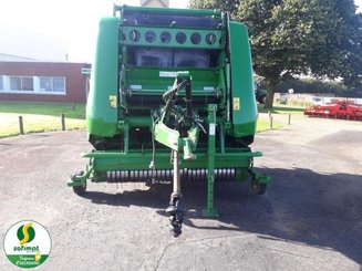 Presse à balles rondes John Deere 990 - 1