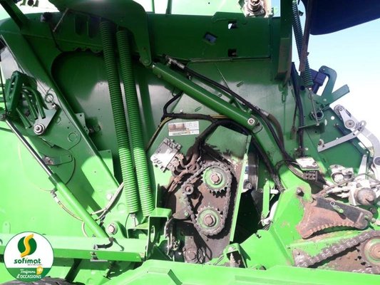 Presse à balles rondes John Deere 990