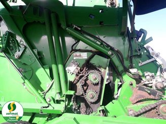 Presse à balles rondes John Deere 990 - 5