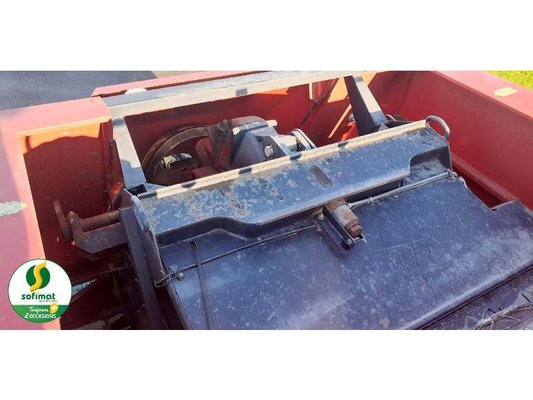Presse à balles rondes New Holland D1210