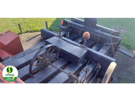 Presse à balles rondes New Holland D1210