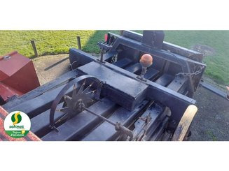 Presse à balles rondes New Holland D1210 - 6