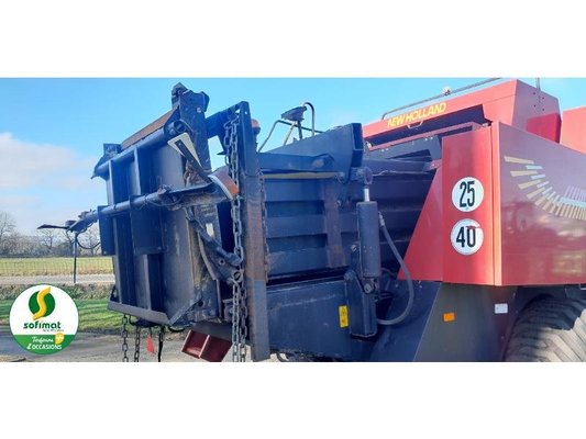 Presse à balles rondes New Holland D1210