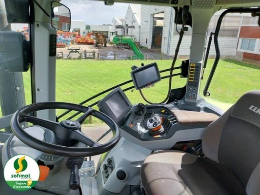 Tracteur agricole Claas AXION830