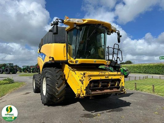 Moissonneuse batteuse New Holland CX8080