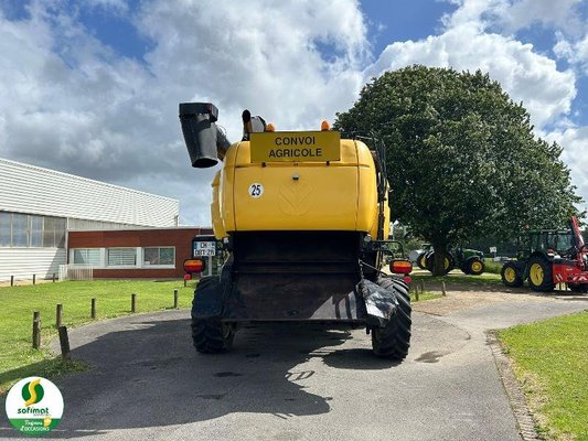 Moissonneuse batteuse New Holland CX8080