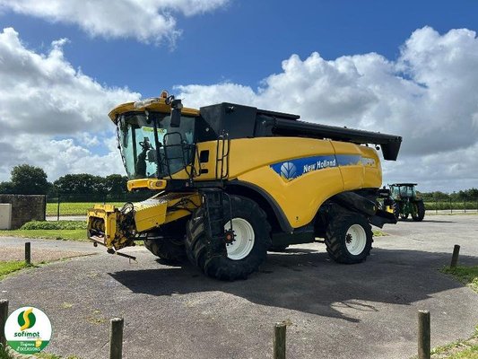 Moissonneuse batteuse New Holland CX8080