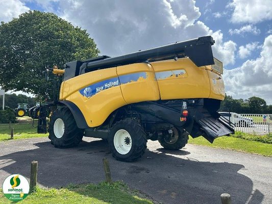 Moissonneuse batteuse New Holland CX8080